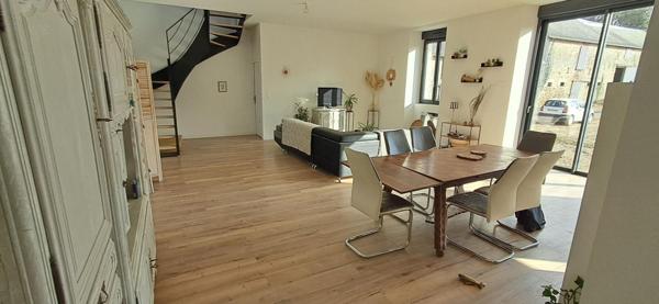 BIEN RARE...Maison Bonchamp Les Laval (53960) 8 pièce(s) 192 m2 sur 3.5 hectares