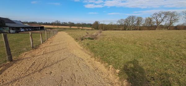 BIEN RARE...Maison Bonchamp Les Laval (53960) 8 pièce(s) 192 m2 sur 3.5 hectares