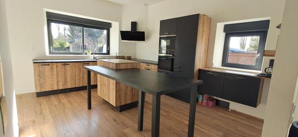 BIEN RARE...Maison Bonchamp Les Laval (53960) 8 pièce(s) 192 m2 sur 3.5 hectares