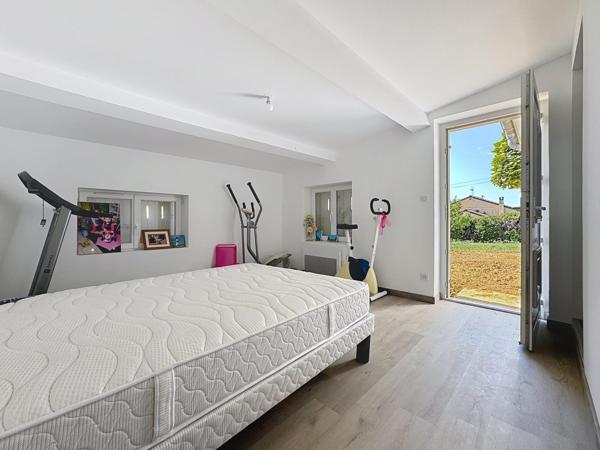 Maison de plain pied rénovée - Confort et polyvalence