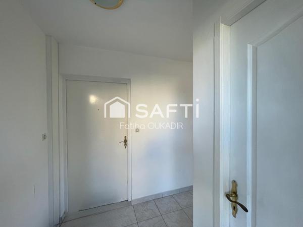 À VENDRE – AU 1ER ETAGE APPARTEMENT LOUÉ 110 m² + JARDIN + 2 GARAGES – INVESTISSEMENT LOCATIF – GANDRANGE (57175)