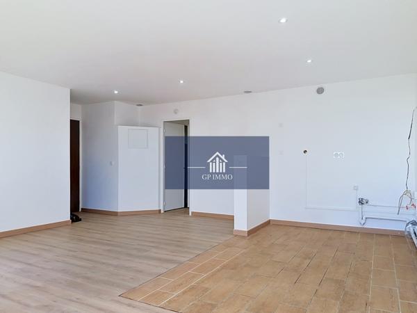 Appartement
         3 pièces
        - 81 m² 227 900 € *