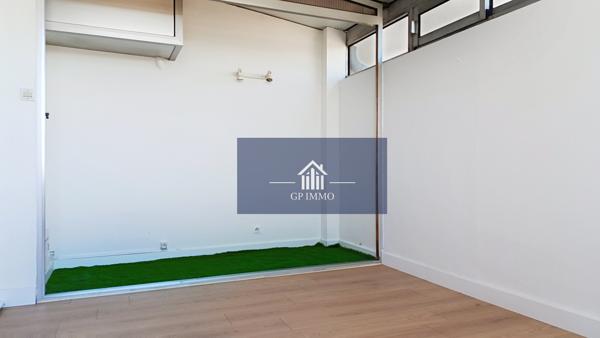 Appartement
         3 pièces
        - 81 m² 227 900 € *