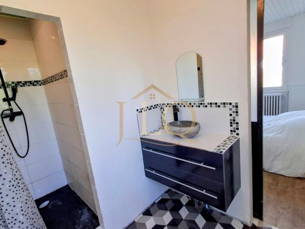 Chapitre Deux, Maison de plain pied de 91m² - 5 pièces - 3 chambres - 365m² de terrain