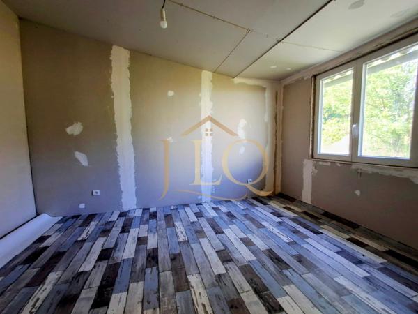 Chapitre Deux, Maison de plain pied de 91m² - 5 pièces - 3 chambres - 365m² de terrain