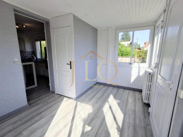 Chapitre Deux, Maison de plain pied de 91m² - 5 pièces - 3 chambres - 365m² de terrain