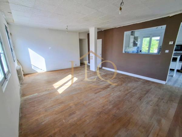 Chapitre Deux, Maison de plain pied de 91m² - 5 pièces - 3 chambres - 365m² de terrain