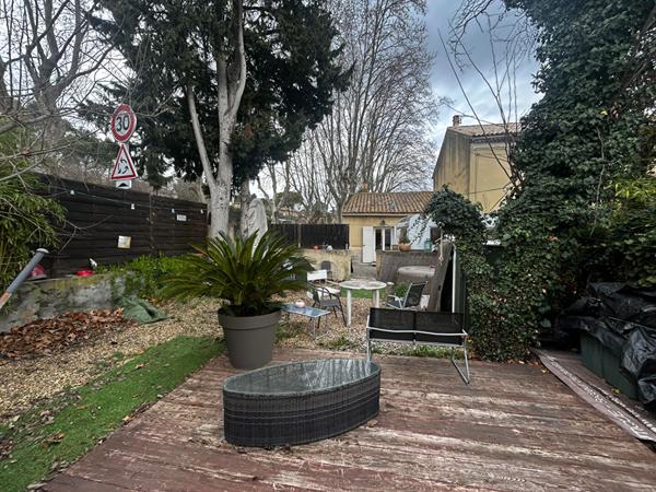 Maison Sauveterre 2 pièces 48 m² avec Stationnement et Grand Jardin