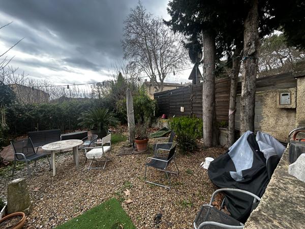 Maison Sauveterre 2 pièces 48 m² avec Stationnement et Grand Jardin