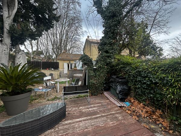 Maison Sauveterre 2 pièces 48 m² avec Stationnement et Grand Jardin