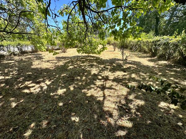 TERRAIN constructible de 1424 m2 proche centre ville