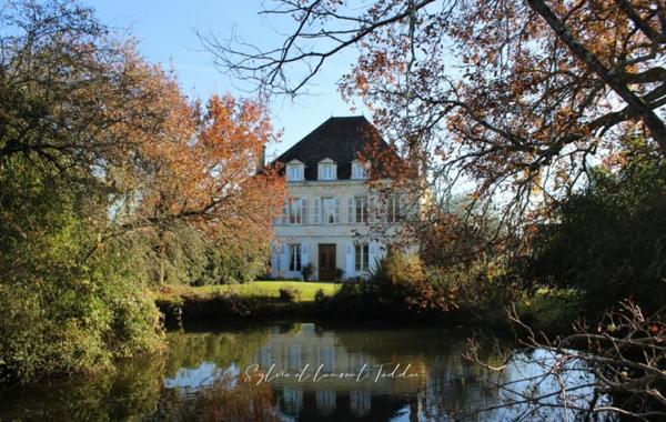 GRANDE MAISON DE MAITRE FAMILIALE