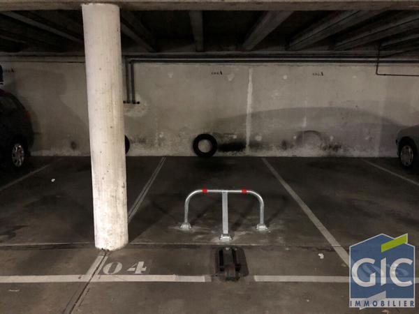 PARKING EN SOUS SOL