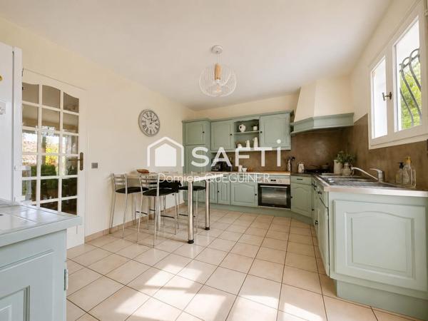 Spacieuse maison familiale, piscine, studio, 3 garages