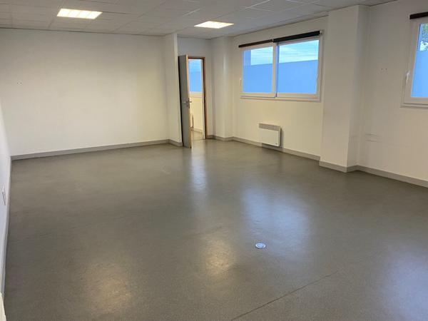 LOCAUX PROFESSIONNELS ROUTE DE CHERVEUX - NIORT