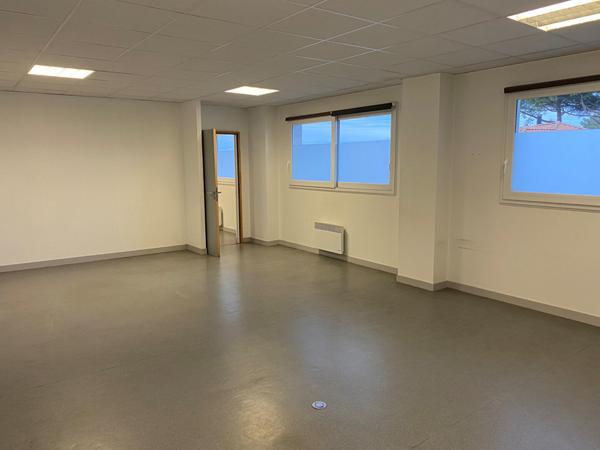 LOCAUX PROFESSIONNELS ROUTE DE CHERVEUX - NIORT