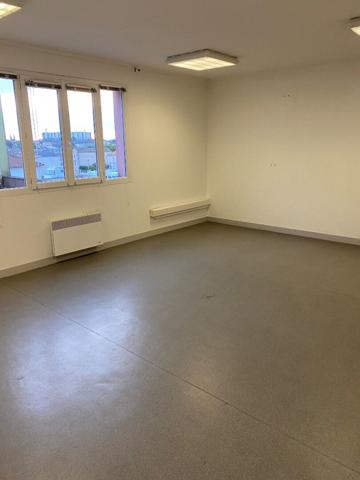 LOCAUX PROFESSIONNELS ROUTE DE CHERVEUX - NIORT