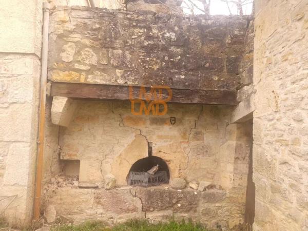 corps de ferme et sa longère en pierre avec terrain à Villeneuve
