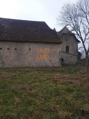 corps de ferme et sa longère en pierre avec terrain à Villeneuve