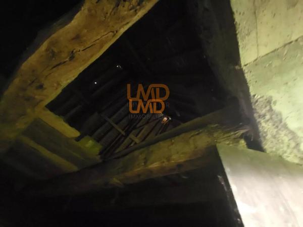 corps de ferme et sa longère en pierre avec terrain à Villeneuve