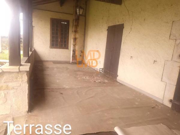 corps de ferme et sa longère en pierre avec terrain à Villeneuve