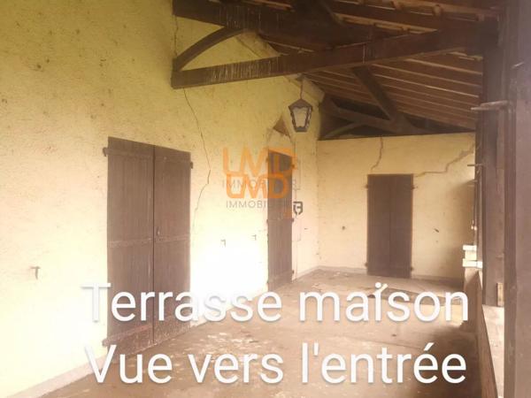 corps de ferme et sa longère en pierre avec terrain à Villeneuve