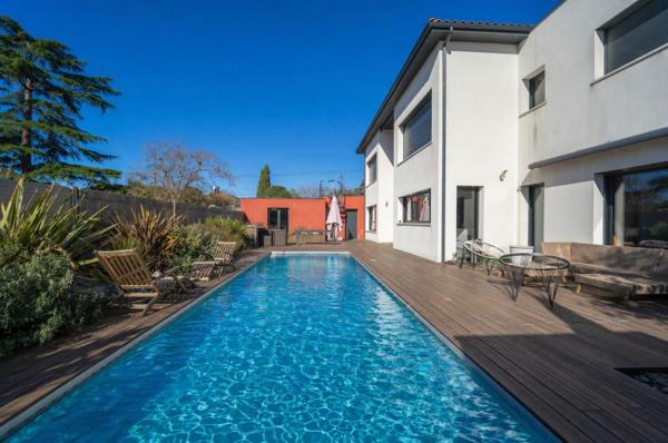 Magnifique Contemporaine  avec 4 suites  garage et jardin