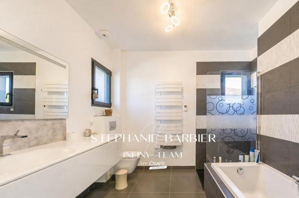Magnifique Contemporaine  avec 4 suites  garage et jardin