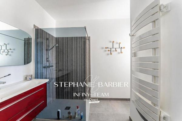 Magnifique Contemporaine  avec 4 suites  garage et jardin