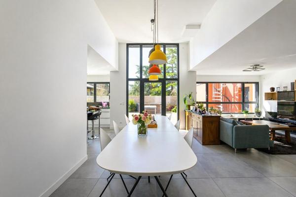 Magnifique Contemporaine  avec 4 suites  garage et jardin