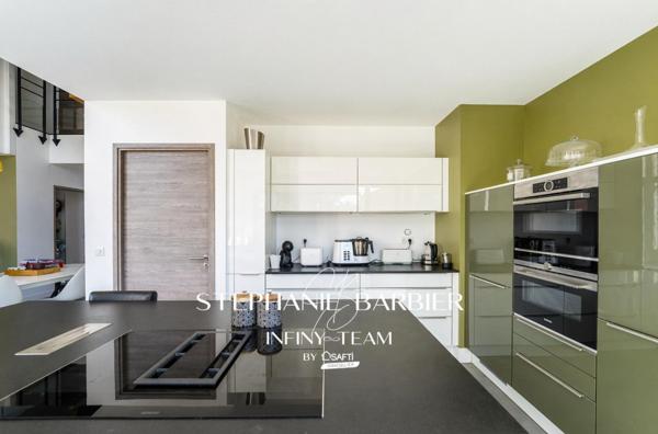 Magnifique Contemporaine  avec 4 suites  garage et jardin