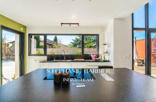 Magnifique Contemporaine  avec 4 suites  garage et jardin