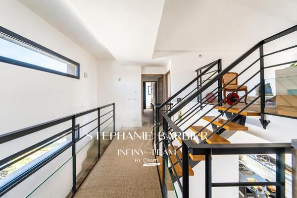Magnifique Contemporaine  avec 4 suites  garage et jardin