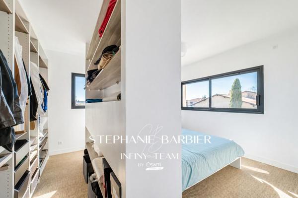 Magnifique Contemporaine  avec 4 suites  garage et jardin