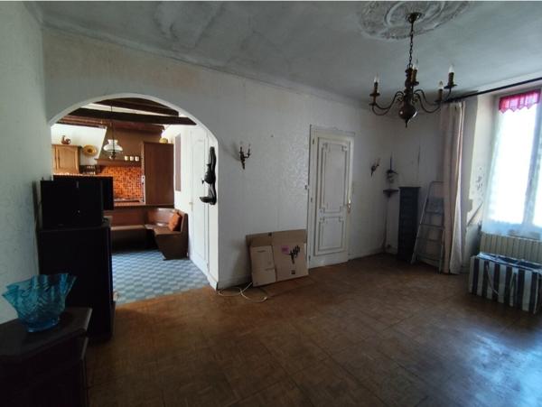 Maison de bourg avec cour et jardin 86 000 €