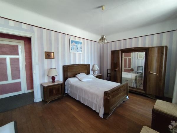 Maison de bourg avec cour et jardin 86 000 €