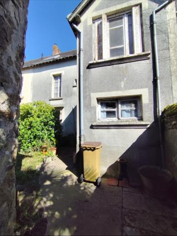 Maison de bourg avec cour et jardin 86 000 €