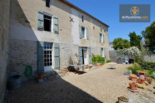 Vente                                                      Maison de village
                        
                     6 pièces                      235 m2                     à Lévignac-de-Guyenne