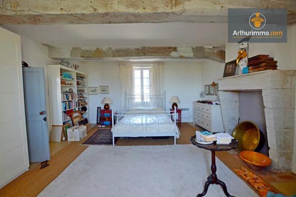 Vente                                                      Maison de village
                        
                     6 pièces                      235 m2                     à Lévignac-de-Guyenne