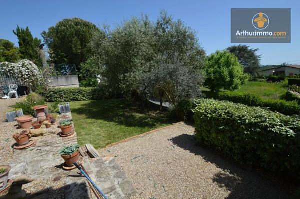 Vente                                                      Maison de village
                        
                     6 pièces                      235 m2                     à Lévignac-de-Guyenne