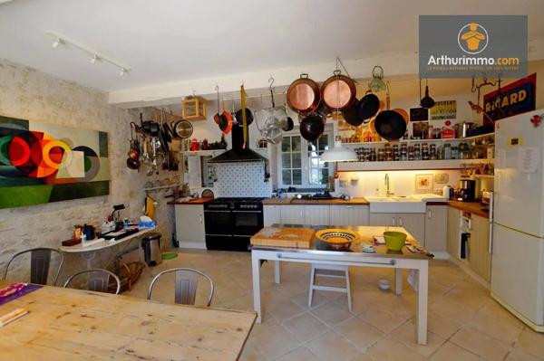 Vente                                                      Maison de village
                        
                     6 pièces                      235 m2                     à Lévignac-de-Guyenne