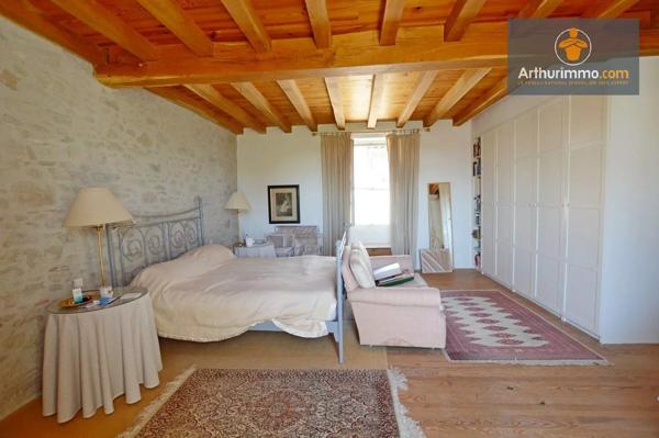Vente                                                      Maison de village
                        
                     6 pièces                      235 m2                     à Lévignac-de-Guyenne