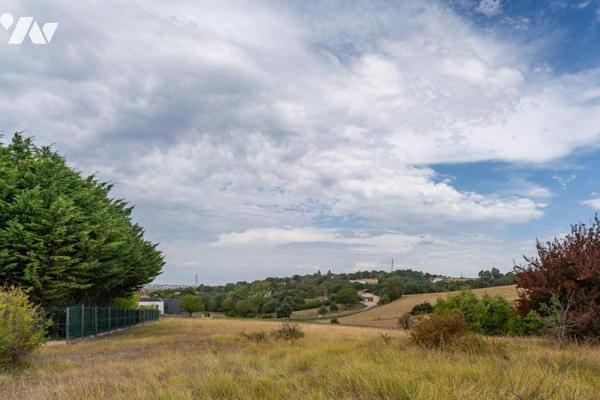 EXCEPTIONNEL TERRAIN CONSTRUCTIBLE QUINT VILLAGE