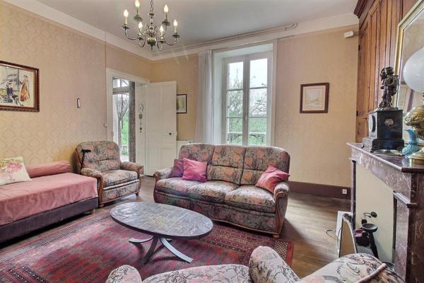 Maison en pierre début 20ème , dépendances, vue dégagée + terrain arboré 11 500 m² avec 1 puits - Vigeois (19)