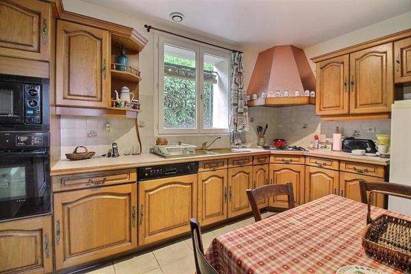 Maison en pierre début 20ème , dépendances, vue dégagée + terrain arboré 11 500 m² avec 1 puits - Vigeois (19)