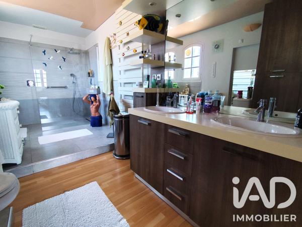 Maison à vendre 8 pièces 230 m² Hyères