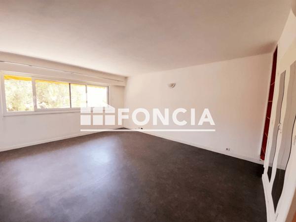 Location Studio 34.67 m² - 15 RUE DES MICHELS Le Cannet 06110