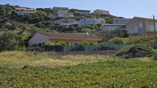Sartène, sur la plage de Tizzano, maison de 74 m2 avec vue imprenable sur la mer