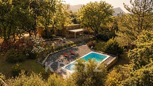 AU COEUR DES VIGNOBLES DE PATRIMONIO – PROPRIÉTÉ DE CHARME AVEC DEUX VILLAS ET PISCINE