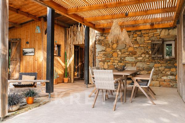 AU COEUR DES VIGNOBLES DE PATRIMONIO – PROPRIÉTÉ DE CHARME AVEC DEUX VILLAS ET PISCINE